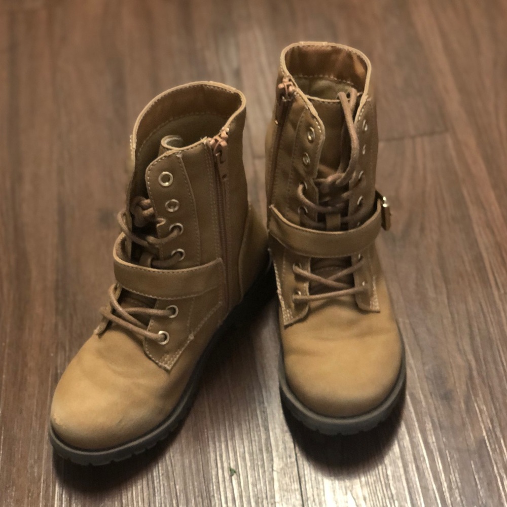 Size 13 girls tan combat boots